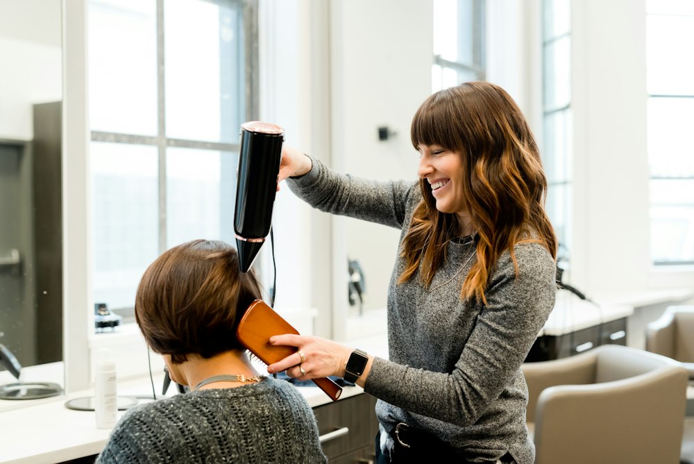 Stylist Lumière đang tạo kiểu